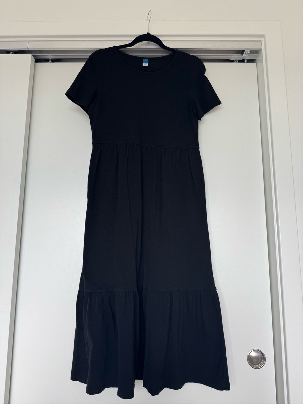 Old Navy Black Short-Sleeve Tiered Midi Dress M